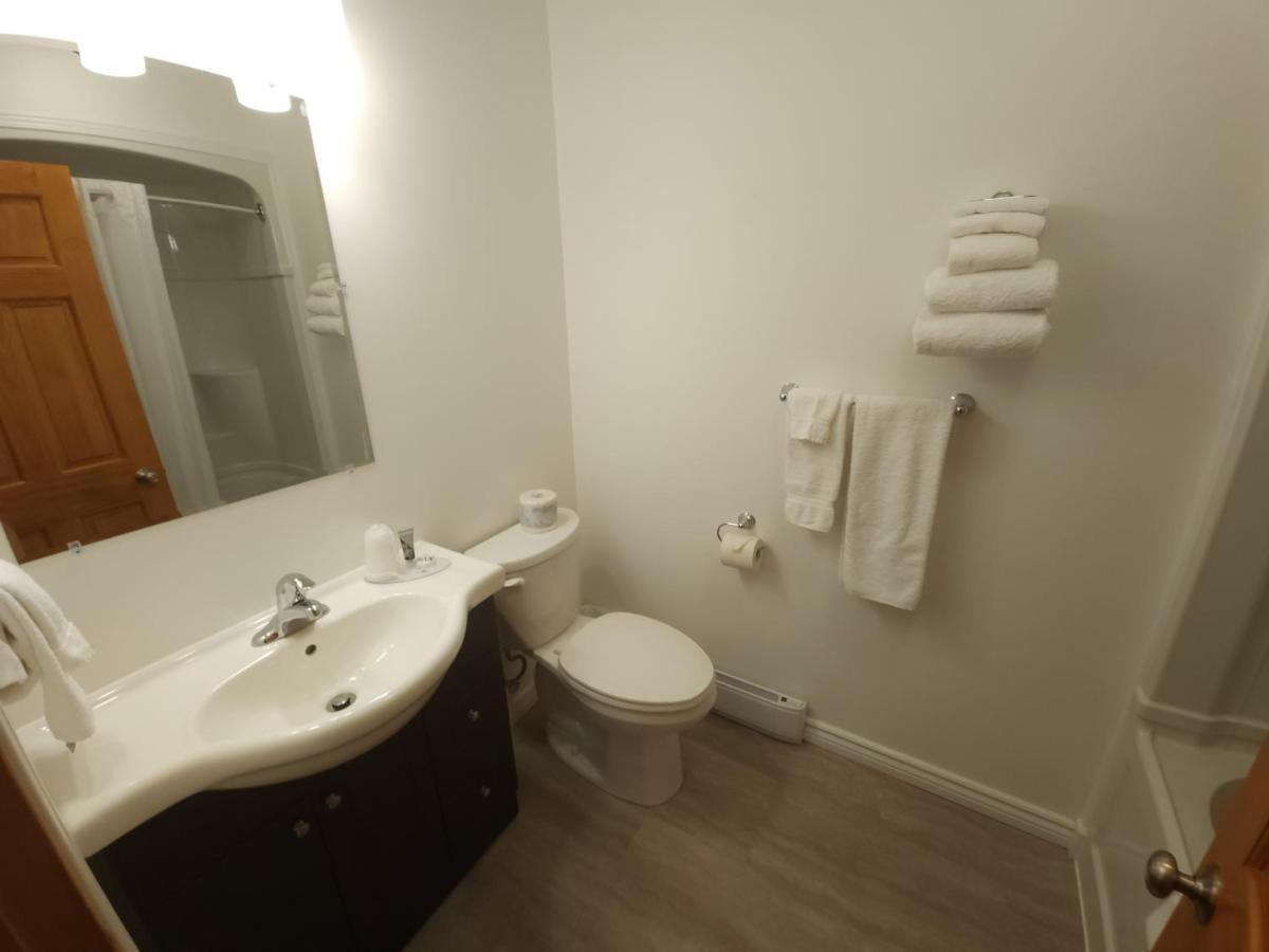 Outdoorsman Motel Wawa Ngoại thất bức ảnh