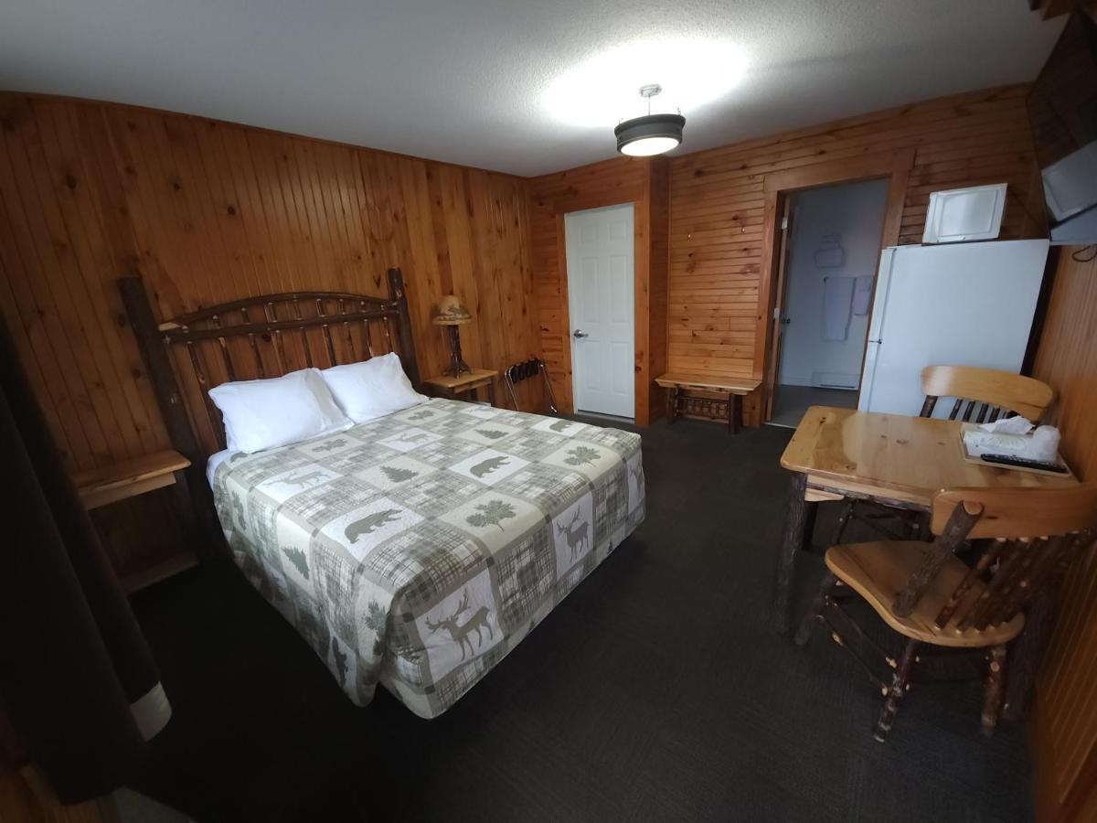 Outdoorsman Motel Wawa Ngoại thất bức ảnh